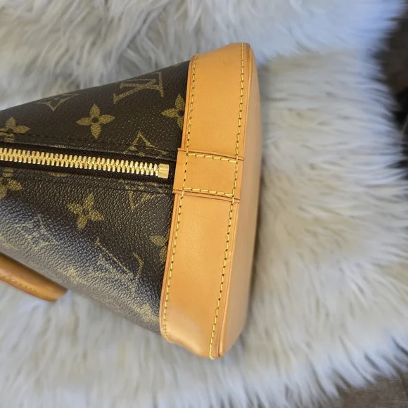 Authentic Louis Vuitton Alma PM - Picture 4 of 17